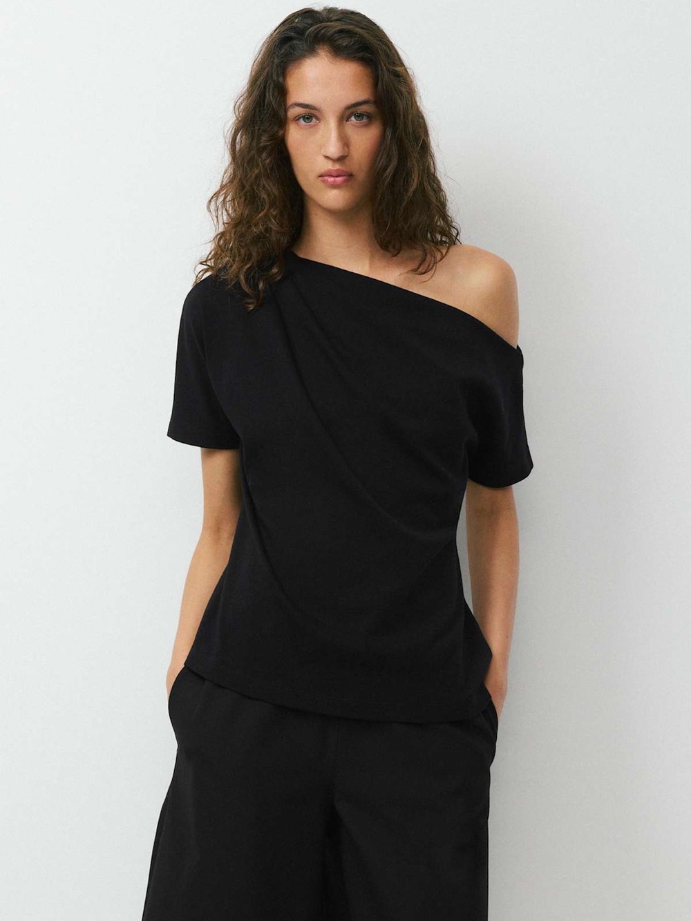 Aritzia Babaton Interlock Script Top Black